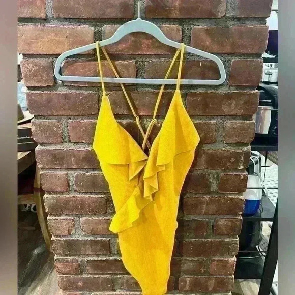 Cupshe Yellow Swimsuit - Picture 1 of 3